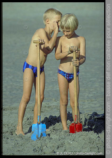 garons sur la plage - boys on the beach